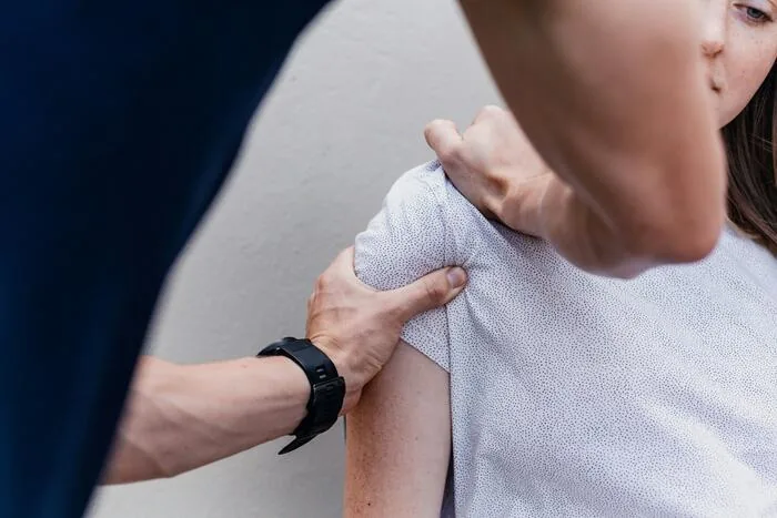 Physiotherapie Behandlung in der Praxis Physio Swisscare Zürich